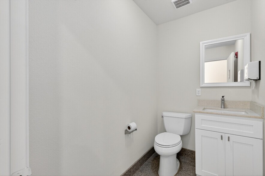 More Photos Of 3676 E Dakota Ave, Fresno Assisted Living For Sale