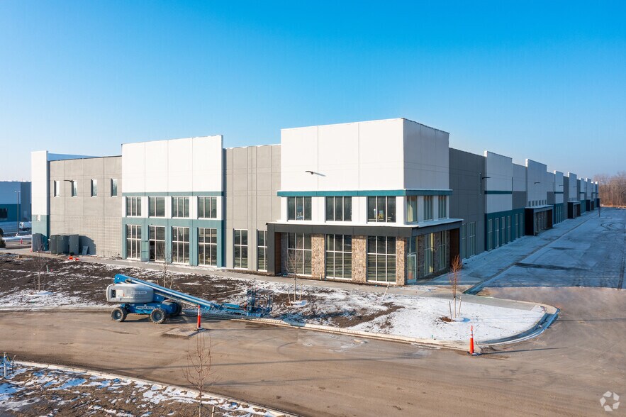 More Photos Of 10100 Assembly Park Dr, Wixom Distribution For Lease