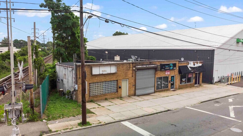 More Photos Of 507 Eagle Ave, West Hempstead Freestanding For Sale