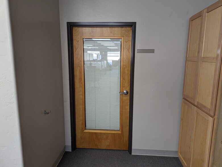 More Photos Of 180 W Magee Rd, Tucson Medical For Lease