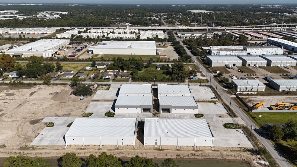 More Photos Of 14815 Lee Rd, Houston Warehouse For Sale