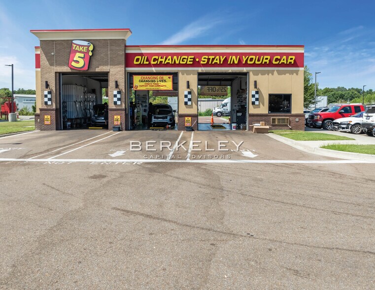 More Photos Of 2041 Whitten Rd, Memphis Auto Repair For Sale