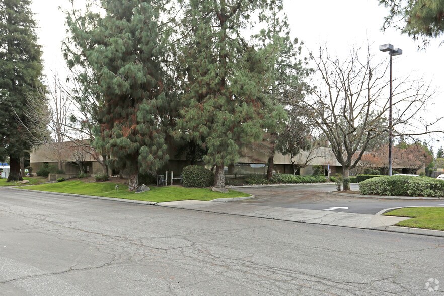Primary Photo Of 4969 E Clinton, Fresno Office For Lease