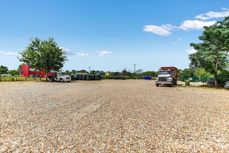 More Photos Of 204 FM 696, Elgin Light Manufacturing For Sale