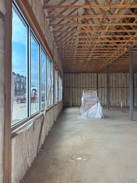 More Photos Of 525 W Erwin St, Tyler Restaurant For Lease