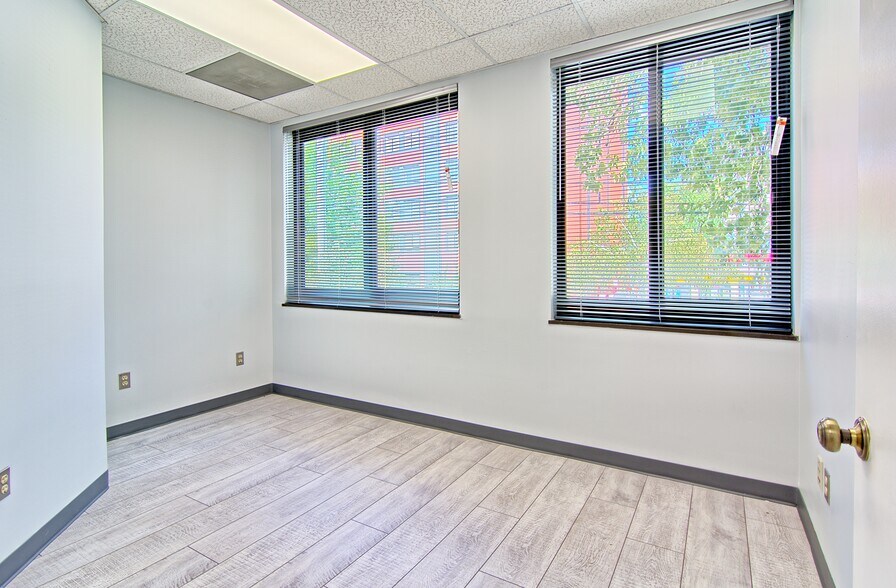 More Photos Of 7960-7990 Old Georgetown Rd, Bethesda Medical For Lease
