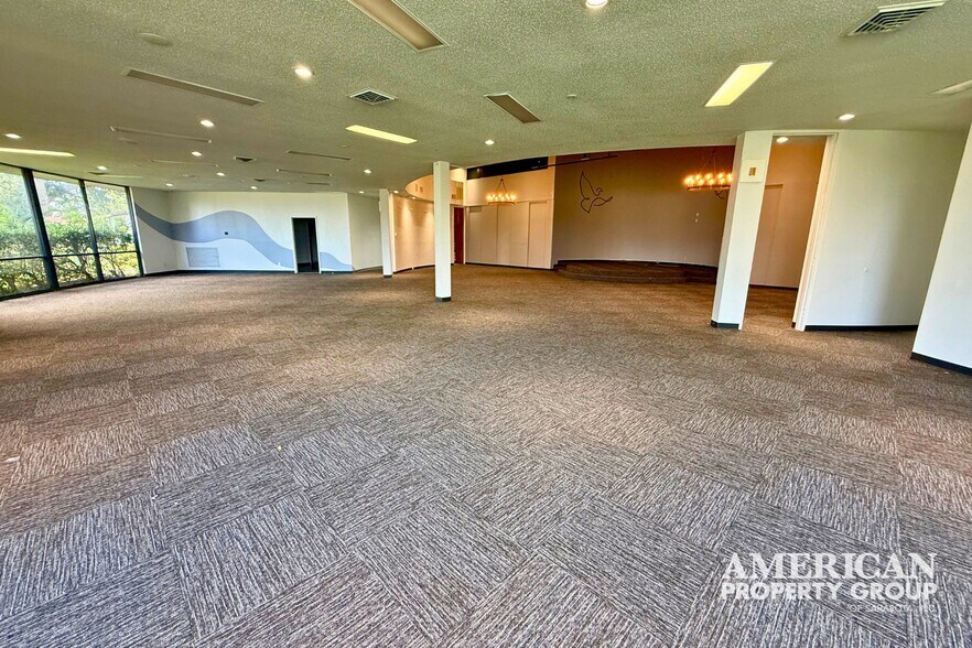 More Photos Of 2209 75th St W, Bradenton Religious Facility For Lease