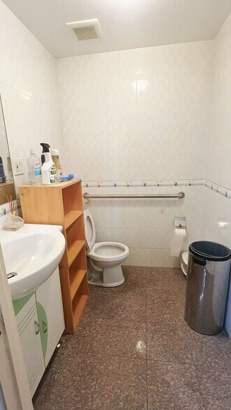 More Photos Of 32-16 137th St, Flushing Apartments For Sale