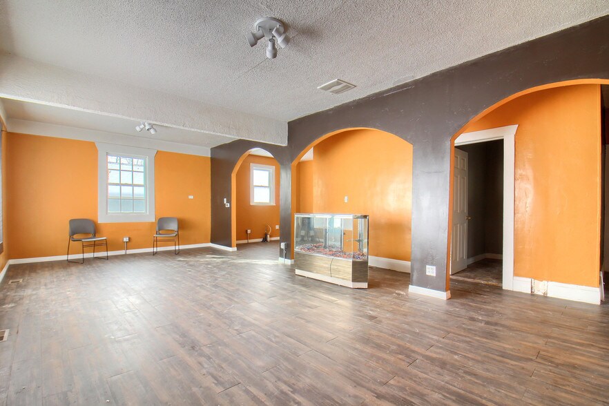 More Photos Of 2555 Sheridan Blvd, Edgewater Storefront Retail Office For Sale