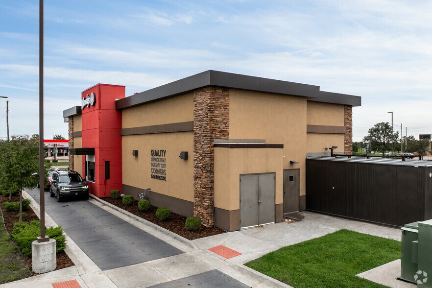 More Photos Of WEST 37TH STREET NORTH & NORTH RIDGE ROAD, Wichita Fast Food For Lease