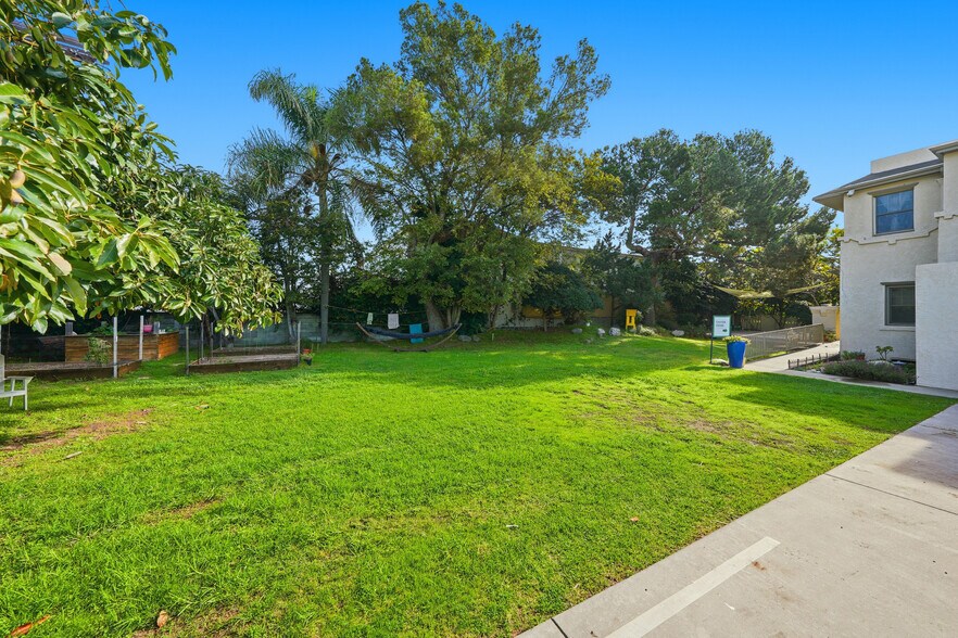 More Photos Of 3741 W 27th St, Los Angeles Specialty For Sale