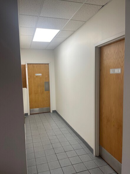 More Photos Of 110 E Main St, Salem Office For Lease