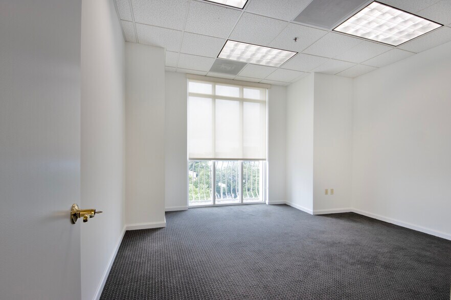 More Photos Of 888 E Las Olas Blvd, Fort Lauderdale Office For Lease
