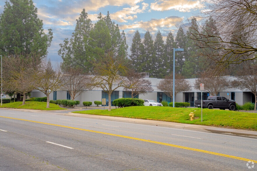 More Photos Of 3064-3190 Industrial Blvd, West Sacramento Research And Development For Lease