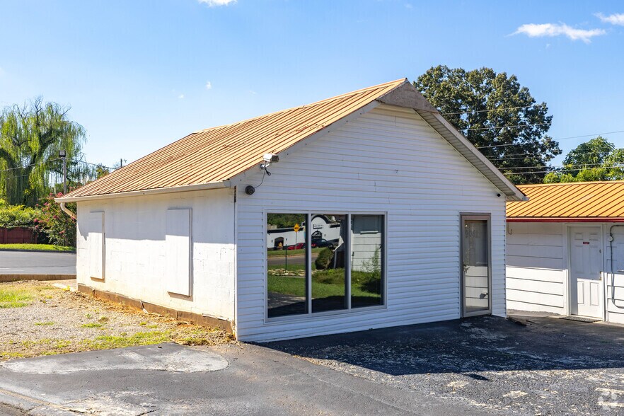 More Photos Of 9044 Middlebrook Pike, Knoxville Auto Dealership For Lease