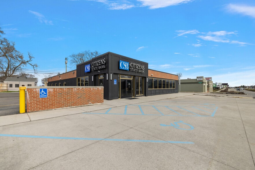 More Photos Of 32500 N Woodward Ave, Royal Oak Freestanding For Sale