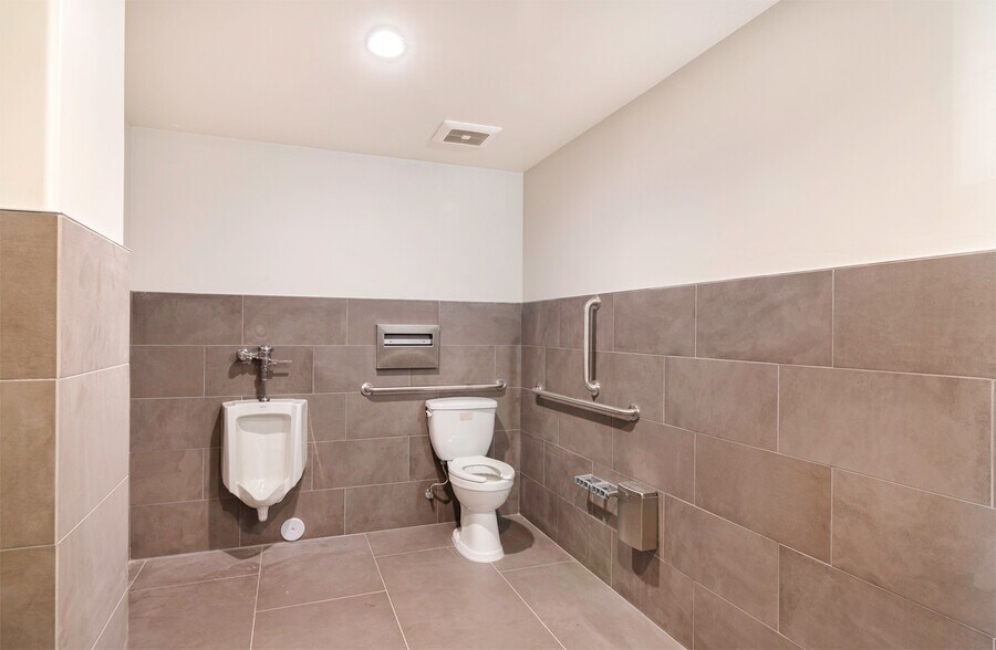More Photos Of 10575 N 114th St, Scottsdale Office For Sale