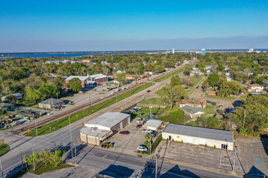 More Photos Of 198 Main St, Biloxi Light Distribution For Sale