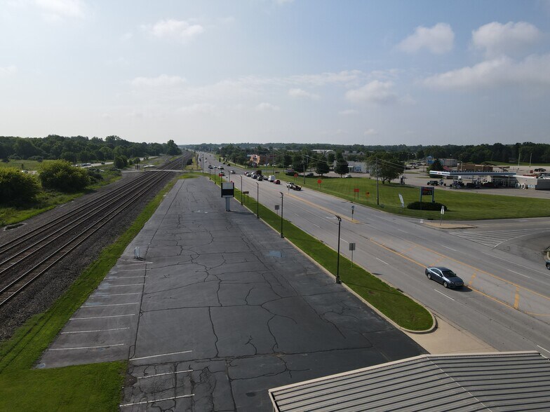 More Photos Of 23119 US Highway 33, Elkhart Storefront For Lease