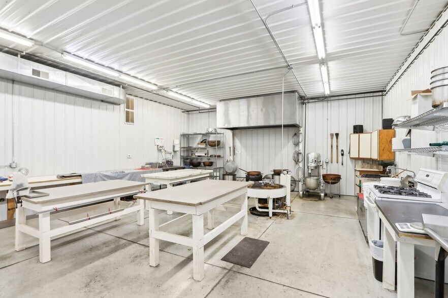 More Photos Of 680 Enterprise Dr, Lake Mills Freestanding For Lease