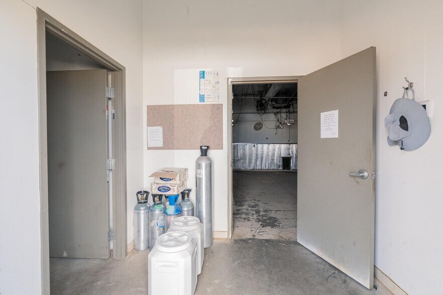 More Photos Of 2831 59th Ln, Boone Specialty For Sale