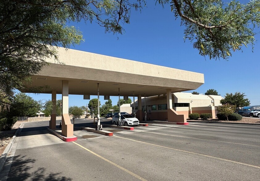 More Photos Of 300 E Foster Rd, Las Cruces Office For Sale