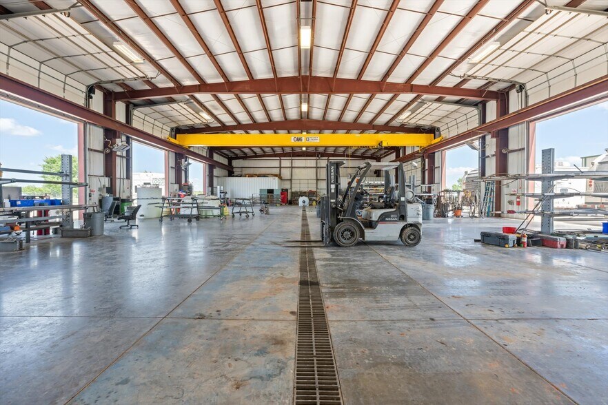 More Photos Of 13020 S Sunnylane Rd, Moore Industrial For Lease