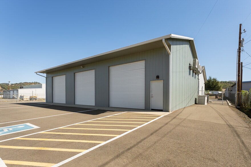 More Photos Of 4276 Old Hwy 99 S, Roseburg Light Manufacturing For Sale
