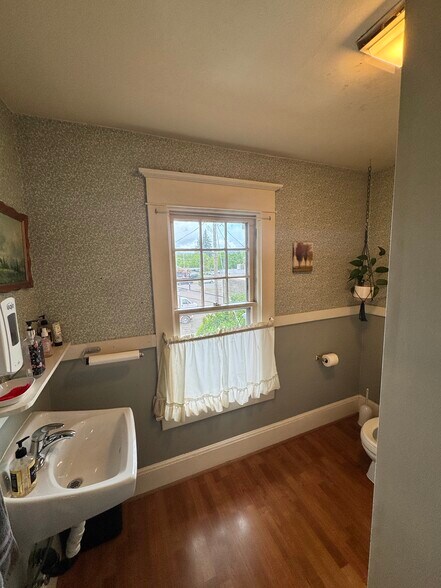 More Photos Of 518 SW 3rd St, Corvallis Office For Sale