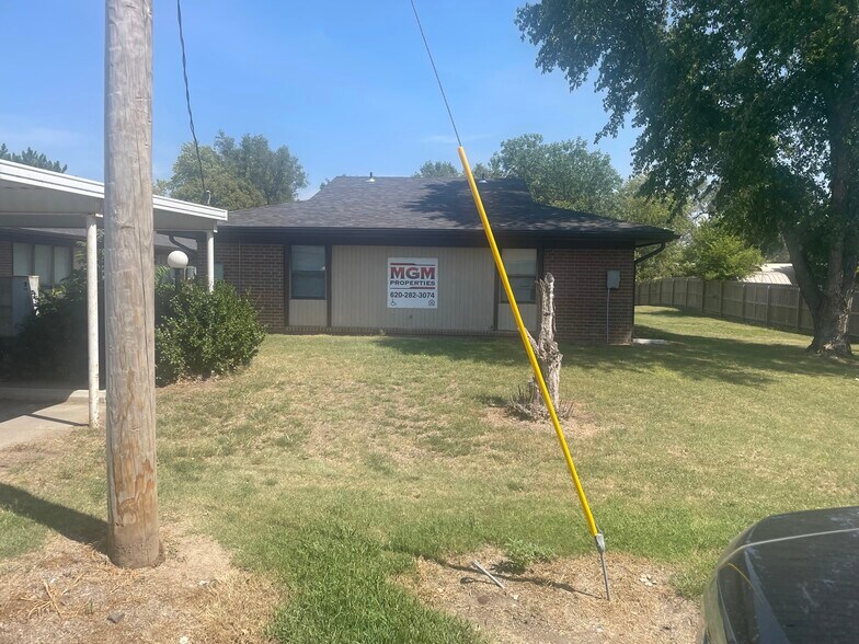 More Photos Of 410 N Fisher St, Glasco Apartments For Sale