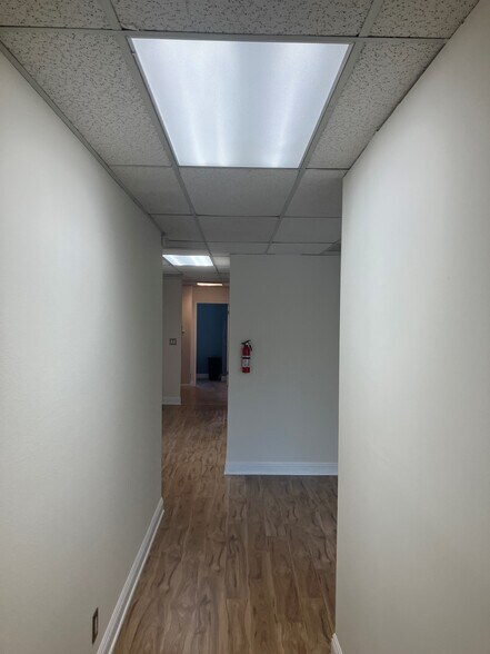 More Photos Of 1907 W Burbank Blvd, Burbank Office For Lease