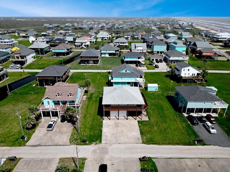 More Photos Of 944 Raymond, Crystal Beach Specialty For Sale