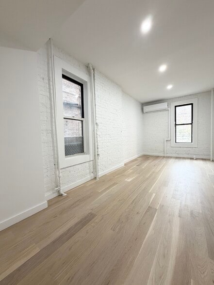 More Photos Of 157 Huron St, Brooklyn Apartments For Lease