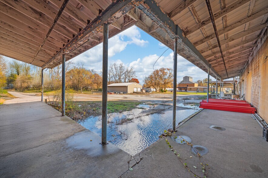 More Photos Of 500 Washington St, Coloma Manufacturing For Lease