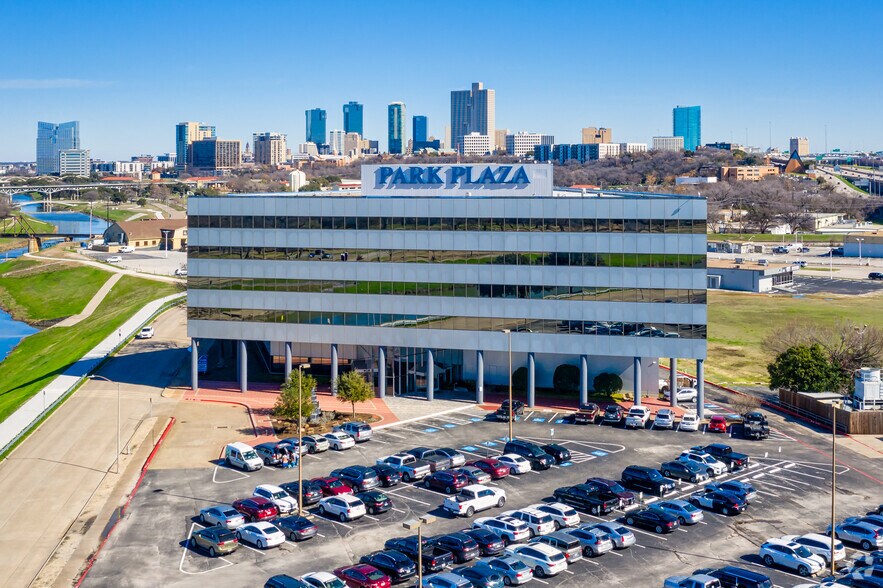 More Photos Of 2501 Parkview Dr, Fort Worth Office For Lease