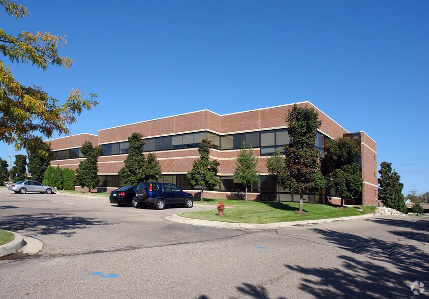 More Photos Of 39395 W 12 Mile Rd, Farmington Hills Office For Lease