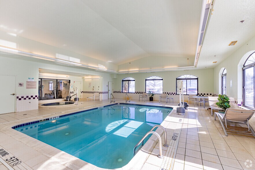 More Photos Of 16 Trinity Point Dr, Washington Hotel For Sale