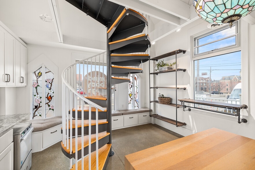 More Photos Of 20 N Mulberry St, Mansfield Office For Sale