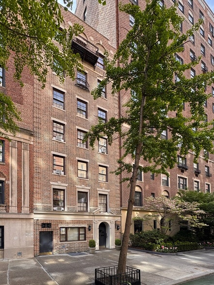 More Photos Of 29 Fifth Ave, New York Apartments For Lease