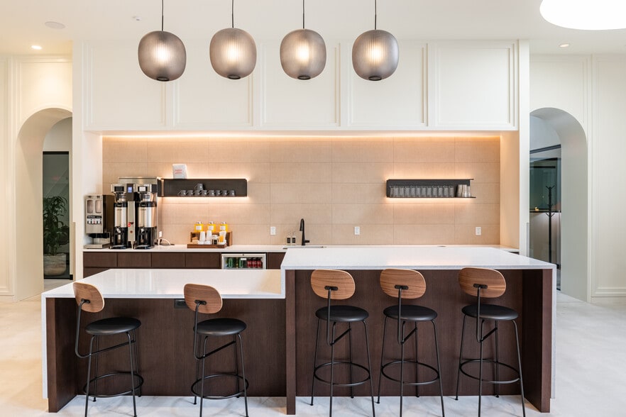 More Photos Of 8484 Wilshire Blvd, Beverly Hills Coworking Space
