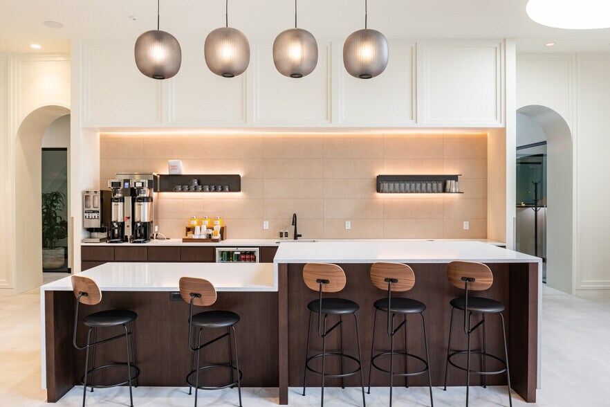 More Photos Of 8484 Wilshire Blvd, Beverly Hills Coworking Space