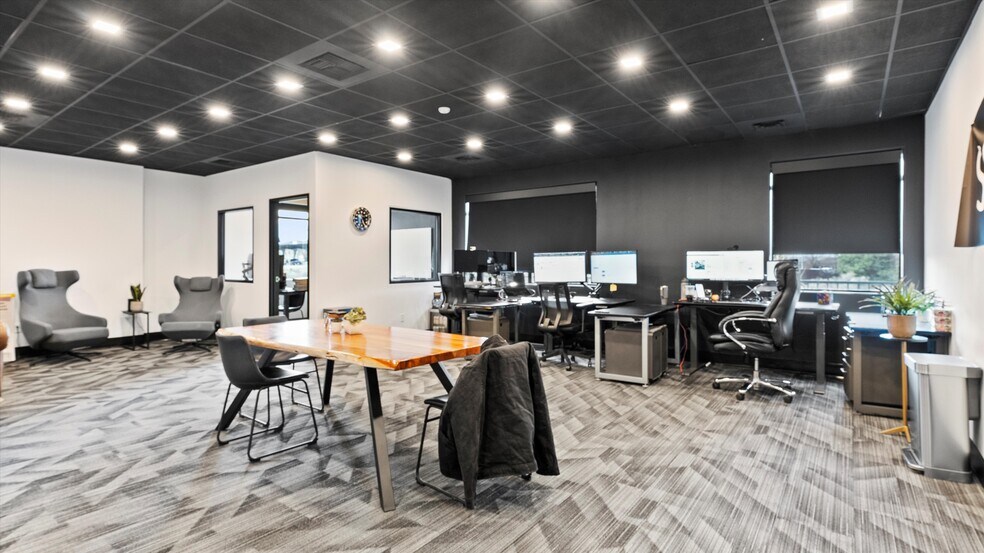 More Photos Of 5808 Bedford St, Pasco Office For Sale