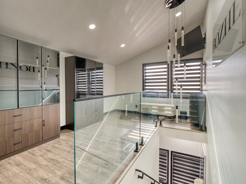 More Photos Of 10850 Pearl Rd, Strongsville Office For Sale