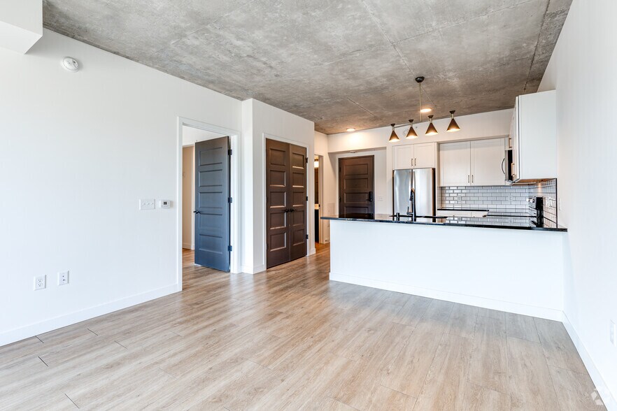 More Photos Of 615 S 8th St, Minneapolis Apartments For Lease