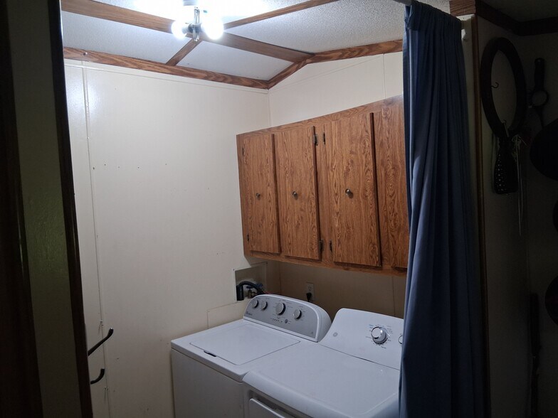 More Photos Of 8719 Pearson Rd, Ore City Warehouse For Sale