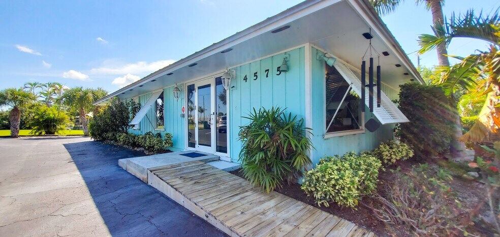 More Photos Of 4575 SE Dixie Hwy, Stuart Office For Sale