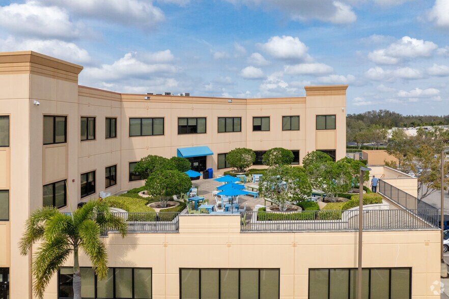 More Photos Of 12651 Gateway Blvd, Fort Myers Office For Lease