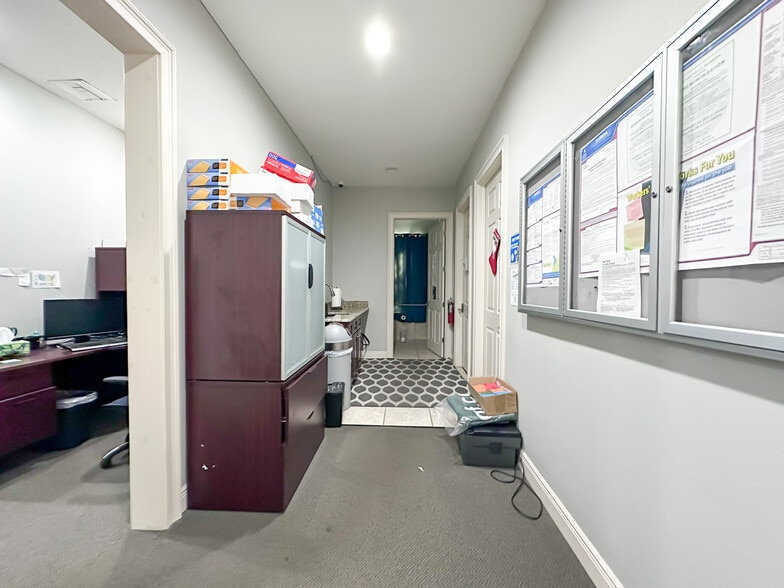 More Photos Of 180 Fitzgerald Rd, Lakeland Office For Sale