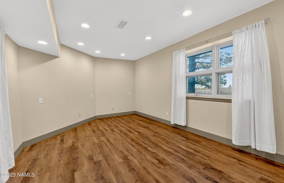 More Photos Of 1300 N Rim Dr, Flagstaff Medical For Sale
