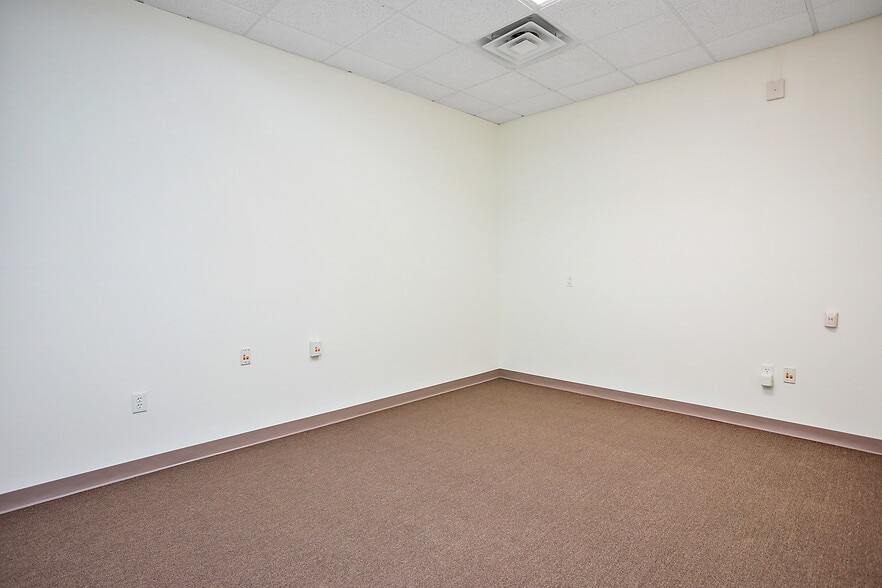 More Photos Of 711 W Main St, Leesburg Medical For Lease